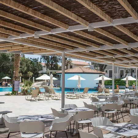 Ξενοδοχείο με διαμερίσματα Narcissos Waterpark 4*