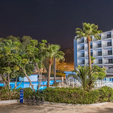 Ξενοδοχείο με διαμερίσματα Narcissos Waterpark