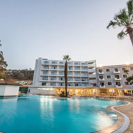 Ξενοδοχείο με διαμερίσματα Narcissos Waterpark 4*