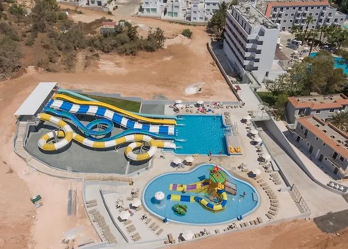 Narcissos Waterpark Apart-hotel