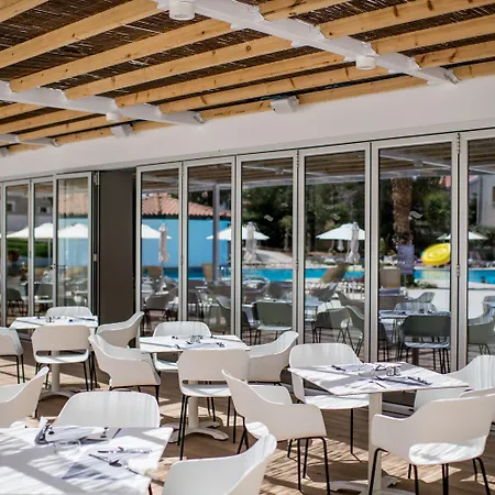 Narcissos Waterpark 4* פרוטאראס